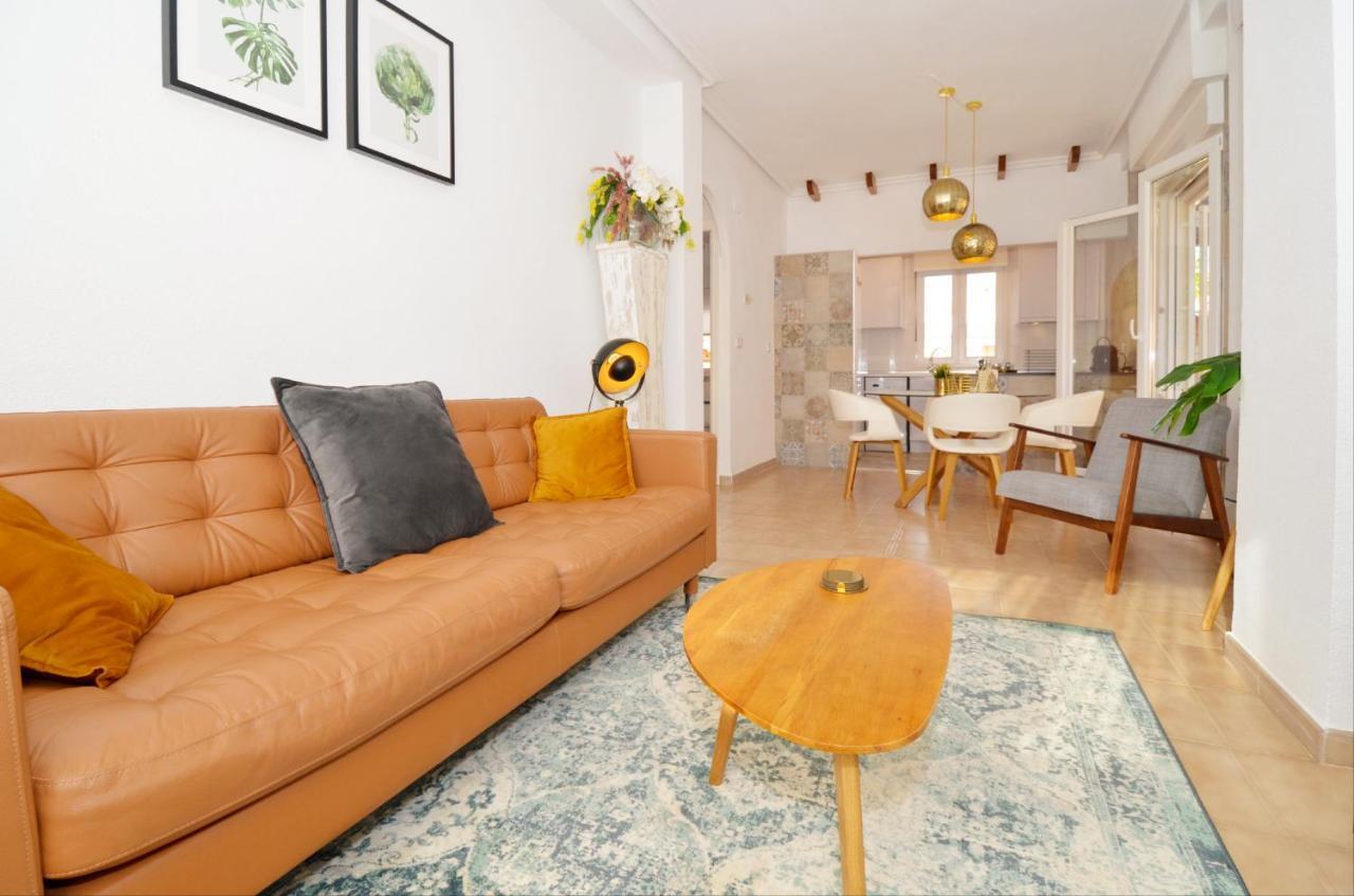 Punta Prima Pleasure With Private Parking In A Gated Community Close To The Beach Torrevieja Exterior photo